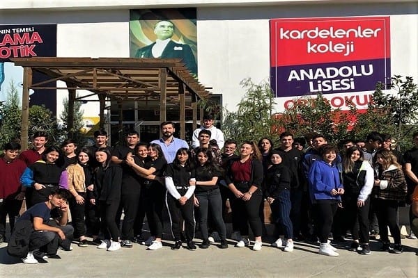 İbrahim Akşeker, Kardelenler Anadolu Lisesi'nde öğrencilerle bir araya geldi İbrahim Akşeker, Kardelenler Anadolu Lisesi'nde öğrencilerle bir araya geldi