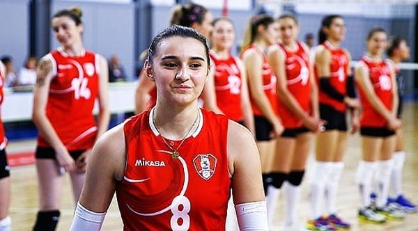 Koca Yürekli, İyiliksever Voleybolcu: Adlin Kaymaz