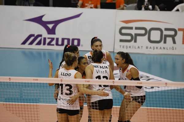 Lider Eczacıbaşı VitrA Ankara deplasmanında