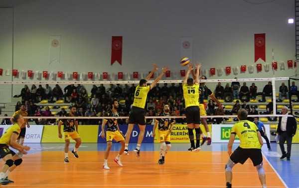 Gergin maçta, Arhavi Voleybol galibiyetle tanıştı