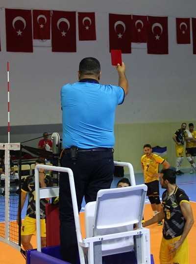 Gergin maçta, Arhavi Voleybol galibiyetle tanıştı