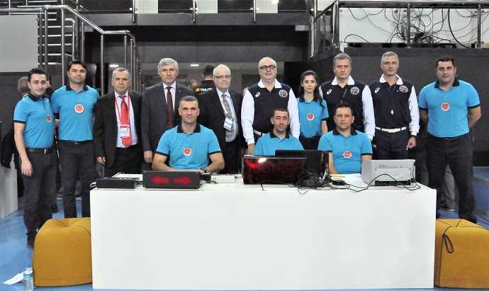 VakıfBank Şampiyonlar Ligi'ne 1 puanla başladı