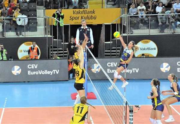 VakıfBank Şampiyonlar Ligi'ne 1 puanla başladı