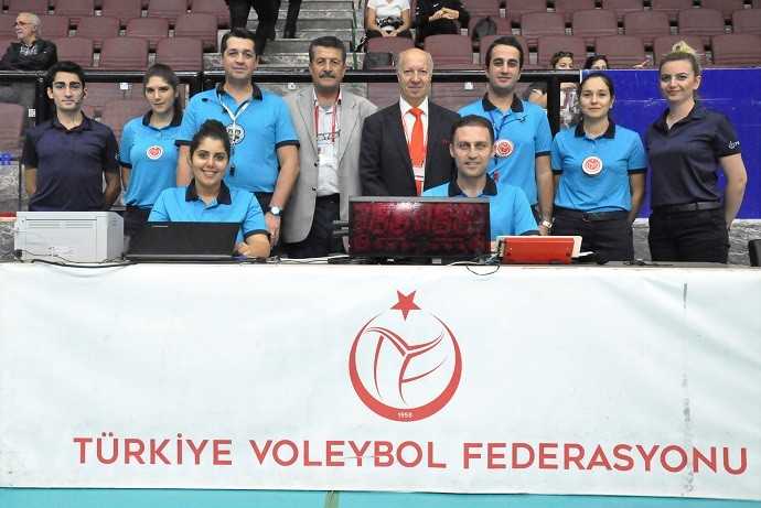 Beş setlik müthiş mücadelede 2 puan İBB'nin