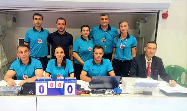 Gergin maçta, Arhavi Voleybol galibiyetle tanıştı