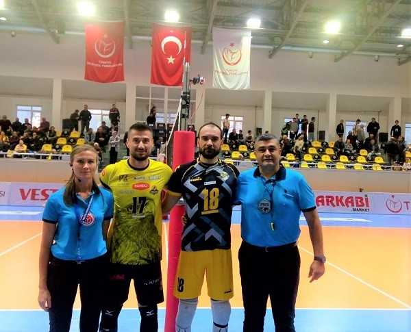 Gergin maçta, Arhavi Voleybol galibiyetle tanıştı