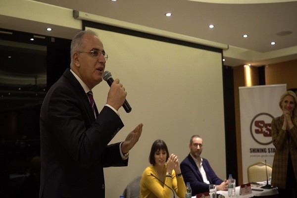 Başkan Üstündağ 'Voleybolda doğru ebeveynlik ve aile modeli' kliniğine katıldı