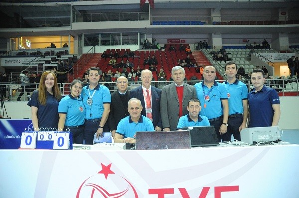 Fenerbahçe Liderliğine 3 puan daha kattı Fenerbahçe Liderliğine 3 puan daha kattı