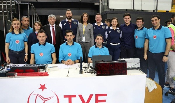 VakıfBank 11. Kez üst üste Çeyrek Final'de