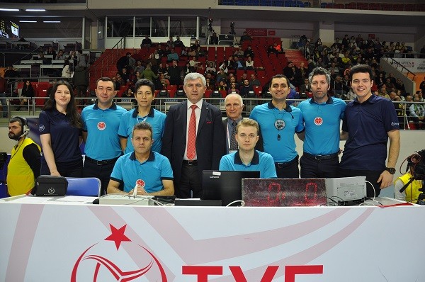 Bu kez de 3-2, kazanan yine Eczacıbaşı VitrA