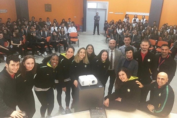 Edremit Belediyesi Altınolukspor, öğrencilerle bir araya geldi