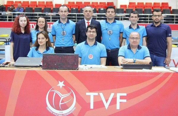 İBB deplasmanda set verdi, puan vermedi