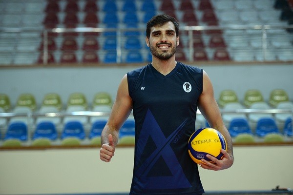 Altekma, Brezilyalı smaçörünü bırakmadı