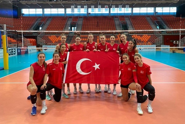 U19 Milliler, Final Öncesi Zafer Bayramımızı Kutladı