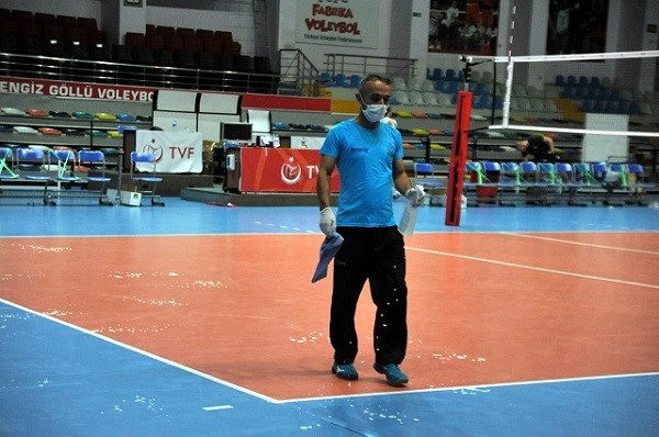 Cengiz Göllü Voleybol Salonu'nda hijyene tam not!