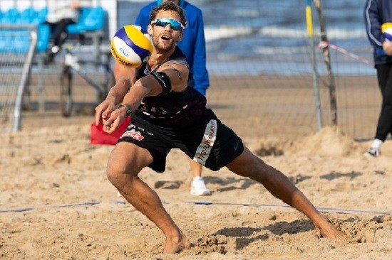 Plajda Tehlikeli İkili