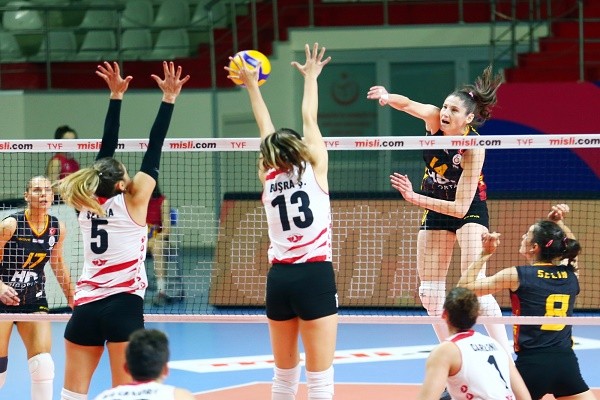 Haftanın maçında galibiyet Cim Bom'un oldu