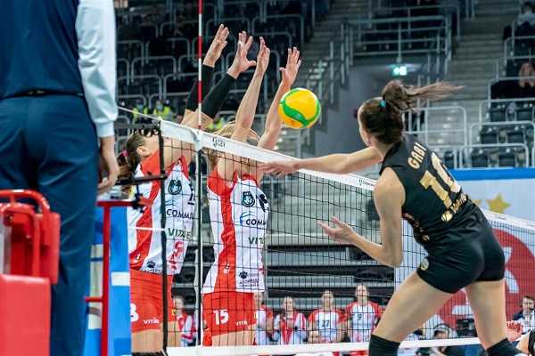 VakıfBank'tan dörtte dört
