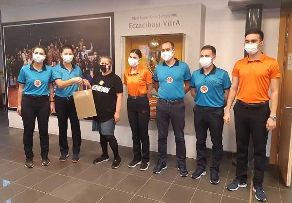 İstanbul VHG Derneği'nden Perihan Ablaya Teşekkür