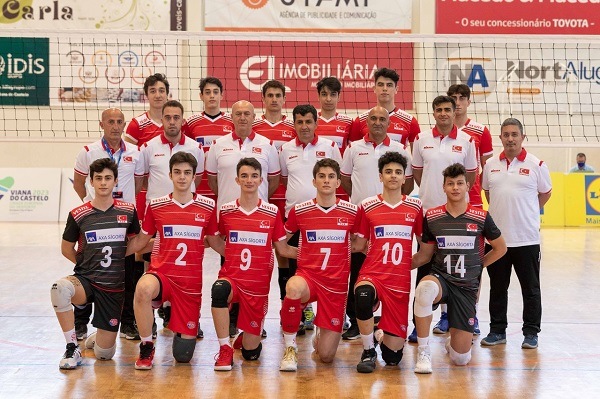 U17 Milliler İspanya'yı set vermeden geçti