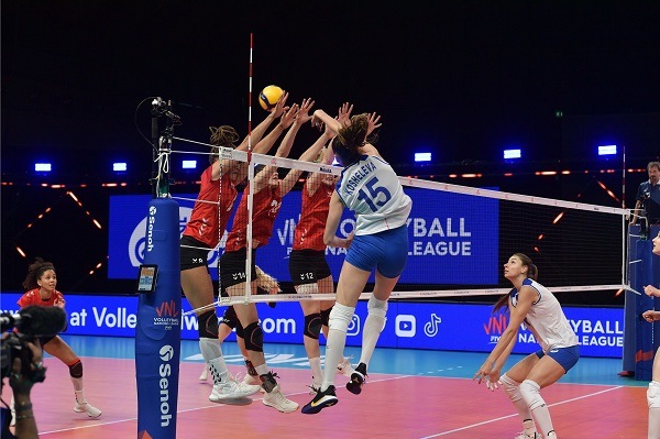 VNL'de ilk gün tamamlandı