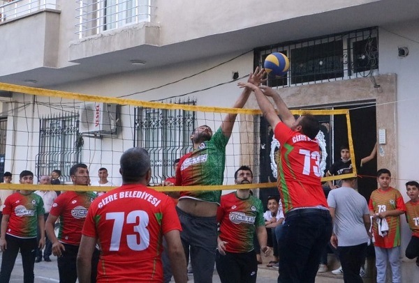 Cizre'de halk sokağa döküldü