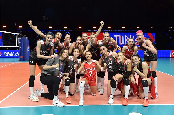 Ebrar 26, Eda 20, Kübra 10 sayı Harika Sultanlar ilk haftayı kayıpsız tamamladı