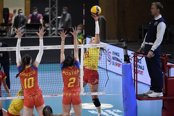 Kadınlar Altın Lig'de mücadele devam ediyor