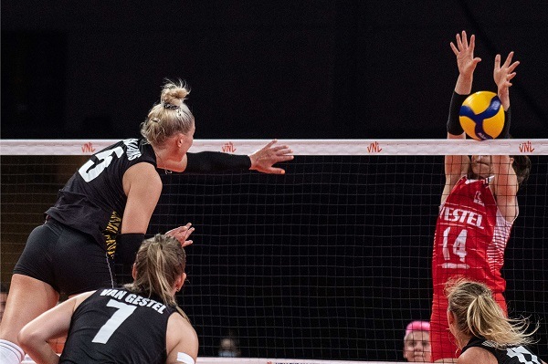 Sultanlar kendine geldi