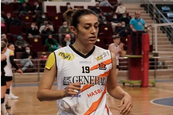 Generali Sigorta Sakarya Voleybol Gizem Bayraktar ile sözleşme yeniledi