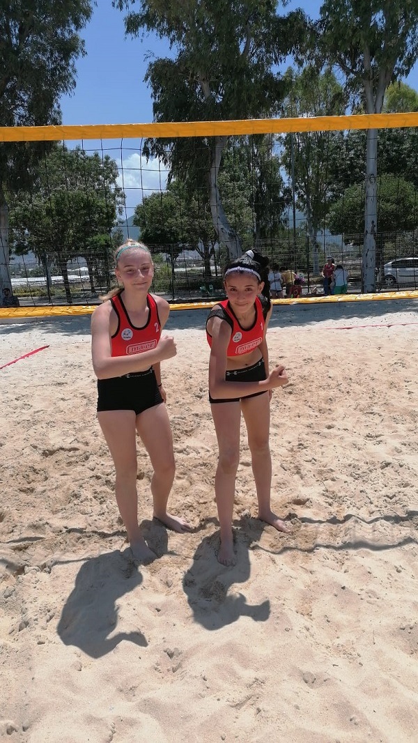 Plajda Olimpia'nın U16 Kızları Yarı Finalde