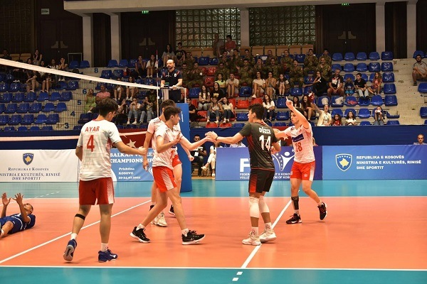 U18 Milliler, ev sahibi Kosova'ya set vermedi