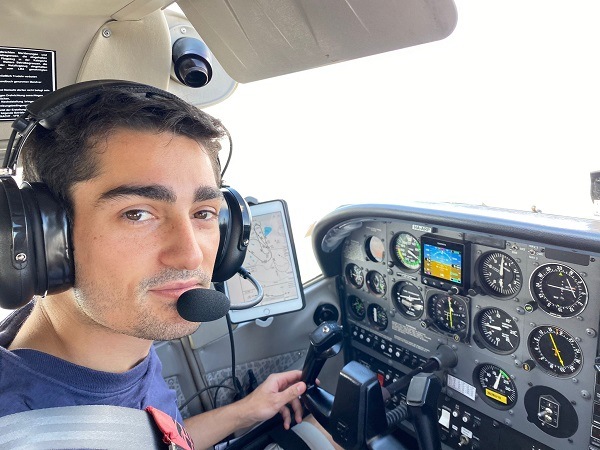 Hem hakem hem pilot...