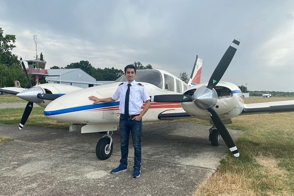 Hem hakem hem pilot...