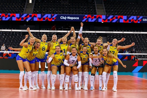 Anna ve Isabelle  38 yıl sonra ülkelerine EuroVolley heyecanı yaşatıyor