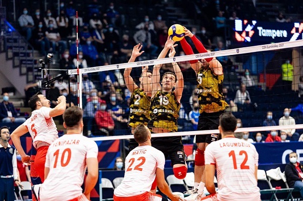 Efeler Makedonya'ya set vermedi