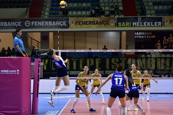 Fenerbahçe Opet dörtte dört yaptı