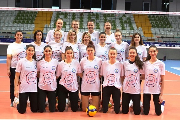 Nilüfer Belediyespor, Kadın Doktorlarla Meme Kanseri farkındalığı için maç yaptı