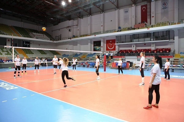 Nilüfer Belediyespor, Kadın Doktorlarla Meme Kanseri farkındalığı için maç yaptı