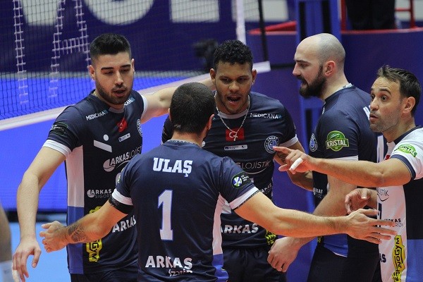 Arkas Spor 2 puanı söktü aldı