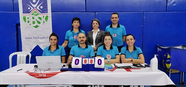 Adam Voleybol seriye bağladı