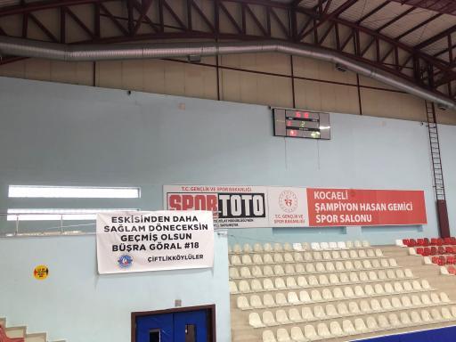 Lider Çiftlikköy Belediyespor, ilk yarıda sadece 1 set verdi