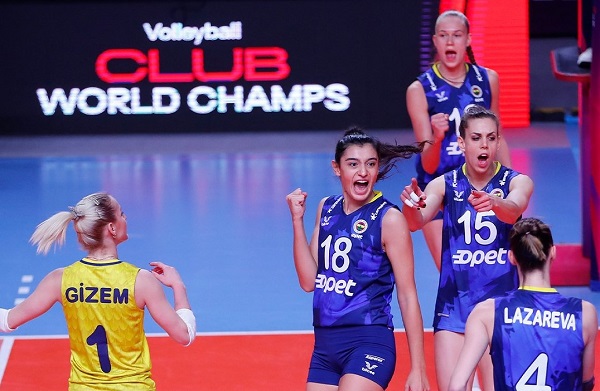 Fenerbahçe Opet, rekor set skoru elde ettiği maçta bronz madalyanın sahibi oldu