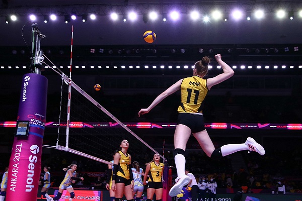VakıfBank Altay'ı kolay geçti