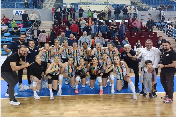 Sakarya Voleybol, Beşiktaş'a set vermedi