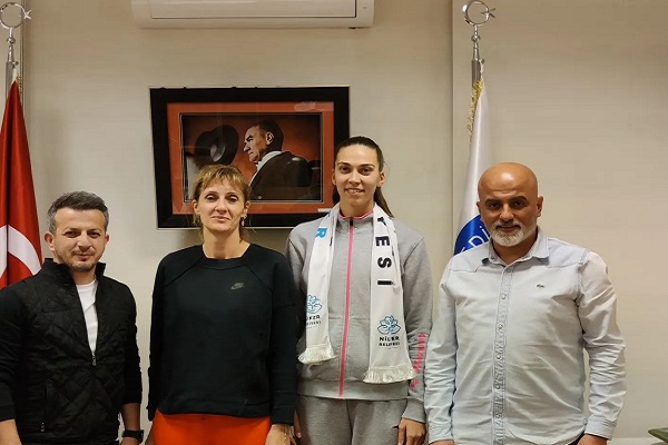 Nilüfer Belediyespor'a Rus pasör çaprazı