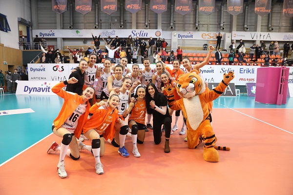 Eczacıbaşı Avrupa'da set vermeden devam ediyor