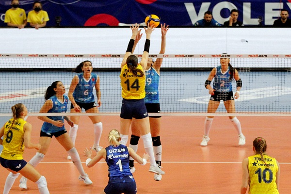 Fenerbahçe Opet Bursa'dan set vermeden döndü