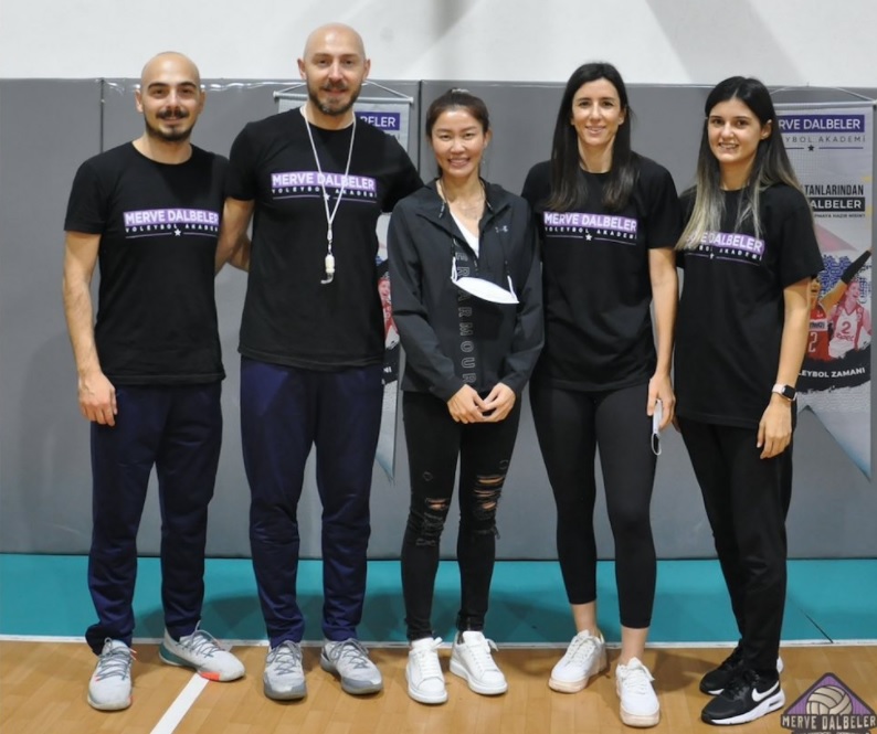 Nootsara Tomkom, Merve Dalbeler Voleybol Akademi'nin konuğu oldu