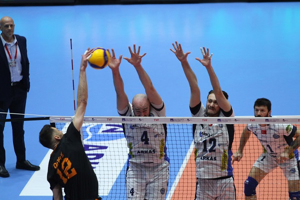 Burutay'lı Arkas Spor, Galatasaray'ı 5 sette geçebildi